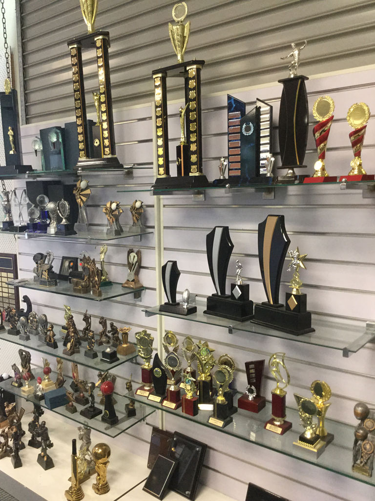 Twin Towns Trophies - Logo