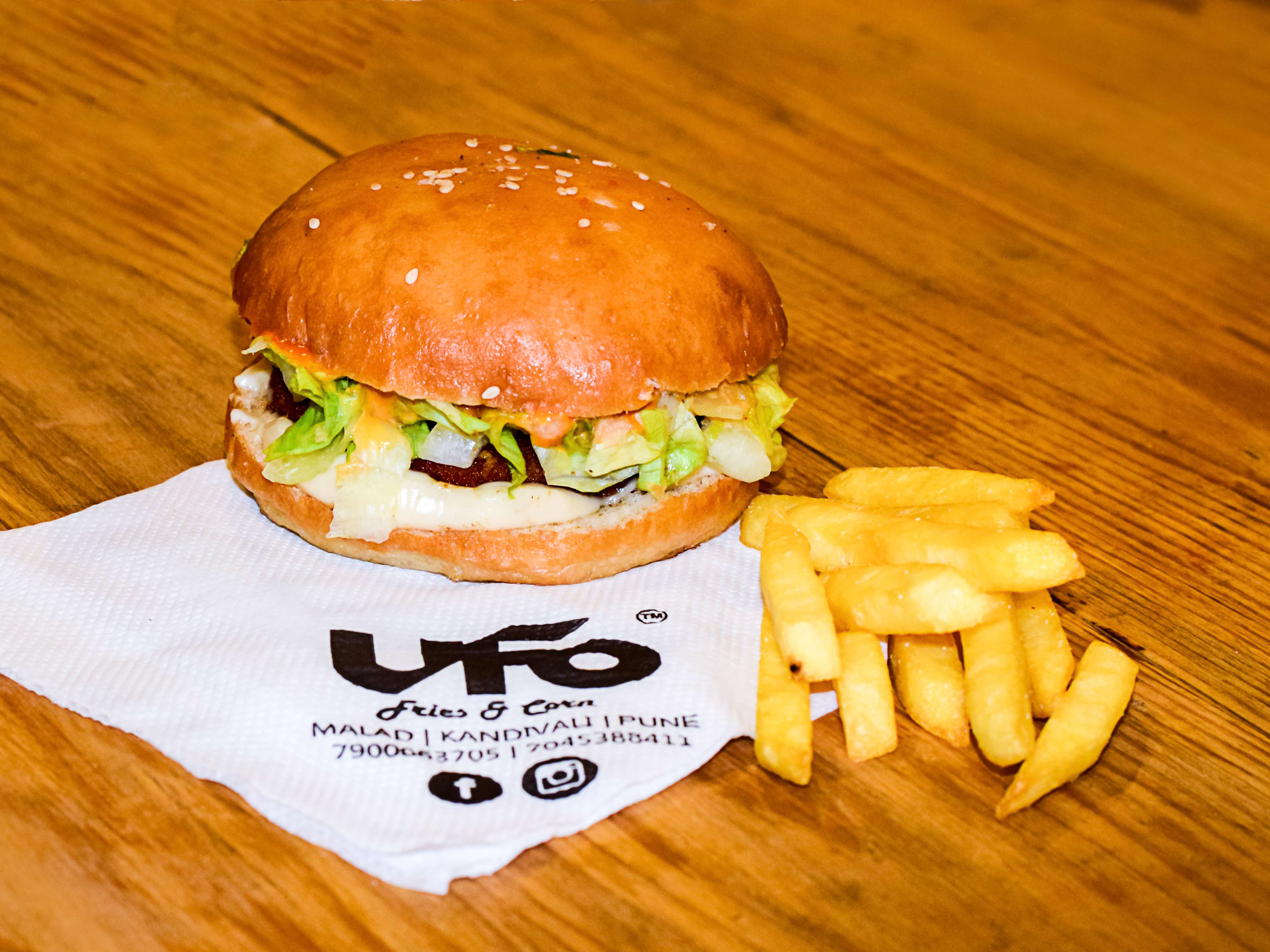 Ufo fries and corn - Logo