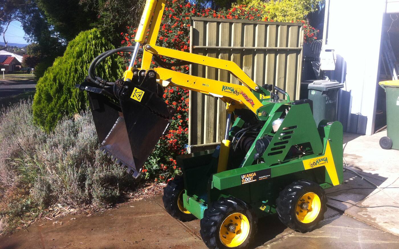 U Kanga Do It-Adelaide Dingo Digger Hire - Cover photo
