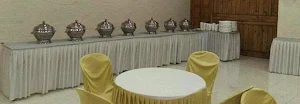 Ungli Chaat - Logo