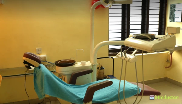 Universal Dental Clinic - Logo