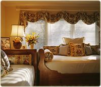 Universal Window Decor - Logo