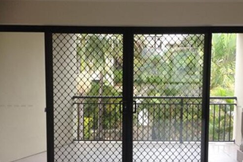 Urunga Windows & Glass - Logo