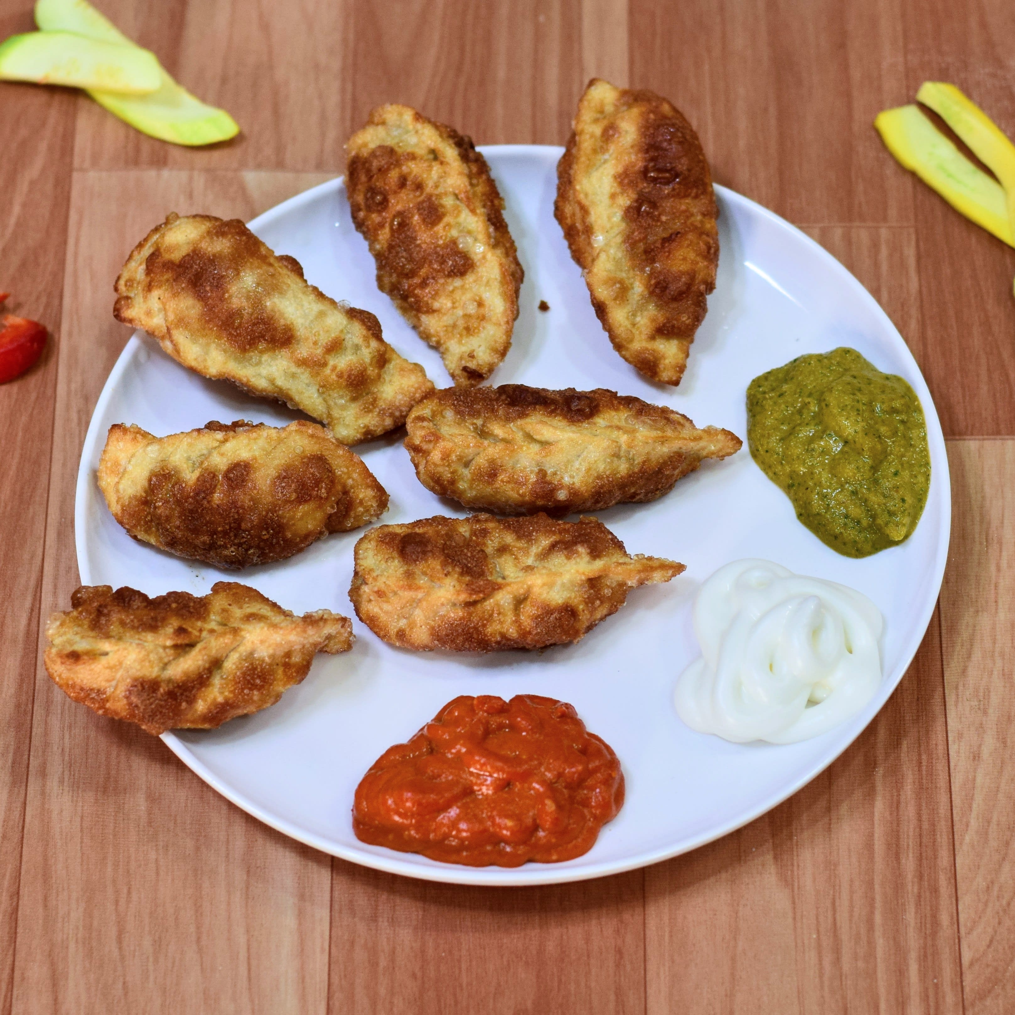 Uttam Vio Momos - Logo