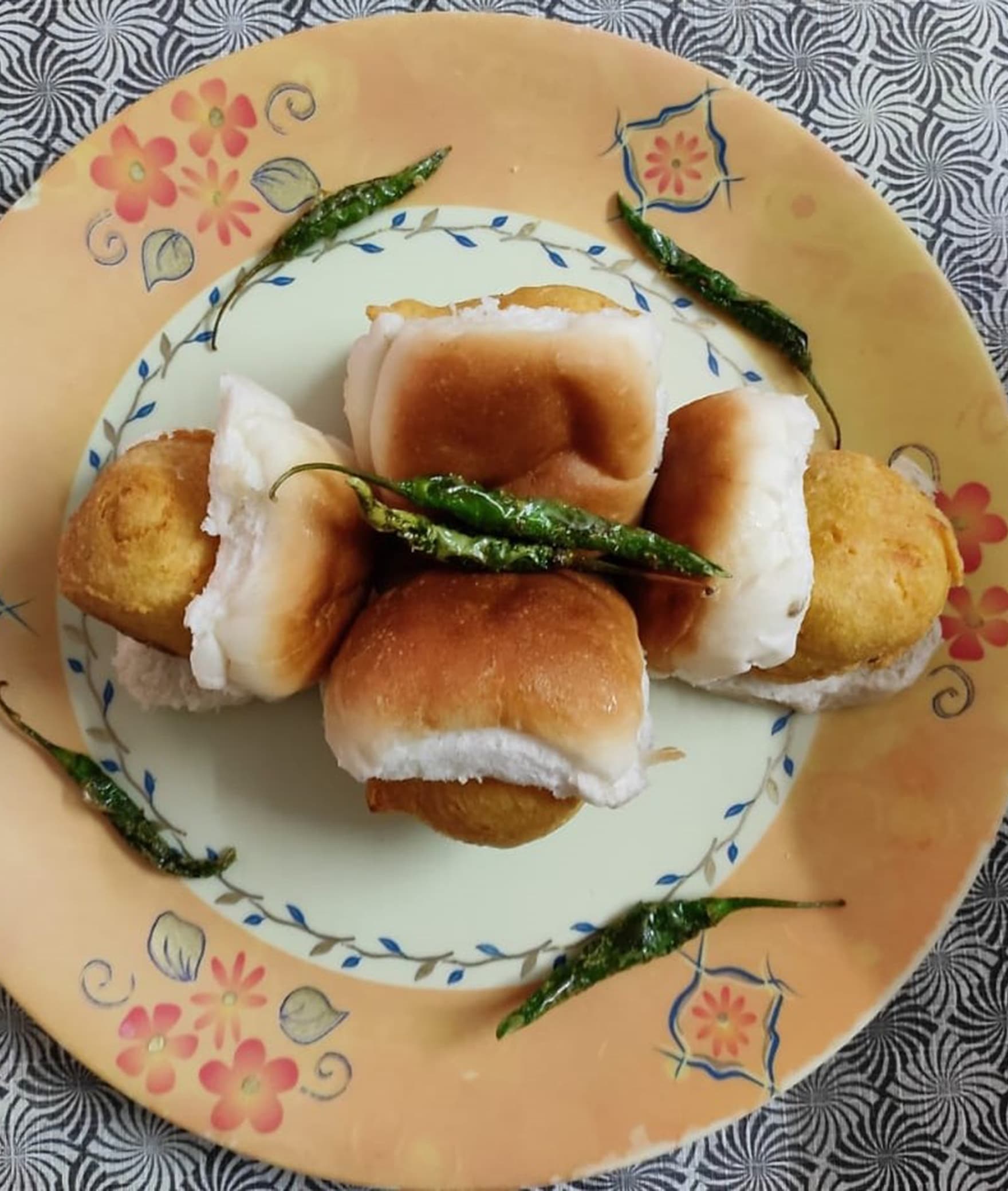 Vallari Roti and Snacks Ghar - Logo