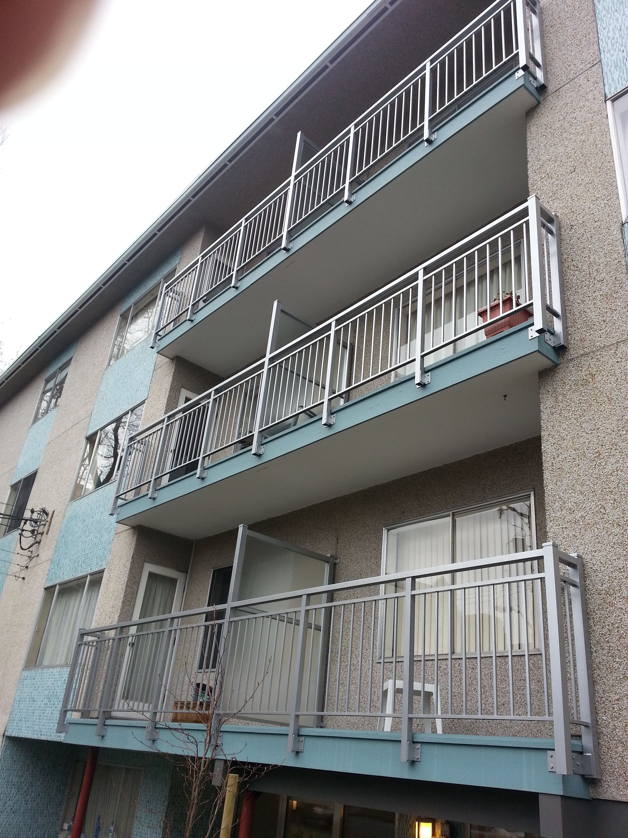 Vancouver Island Vinyl Sundecks and Aluminum Railings - Cover photo