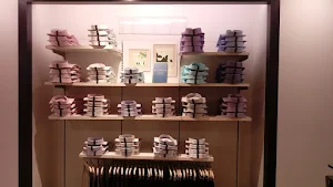 Van Heusen - Logo