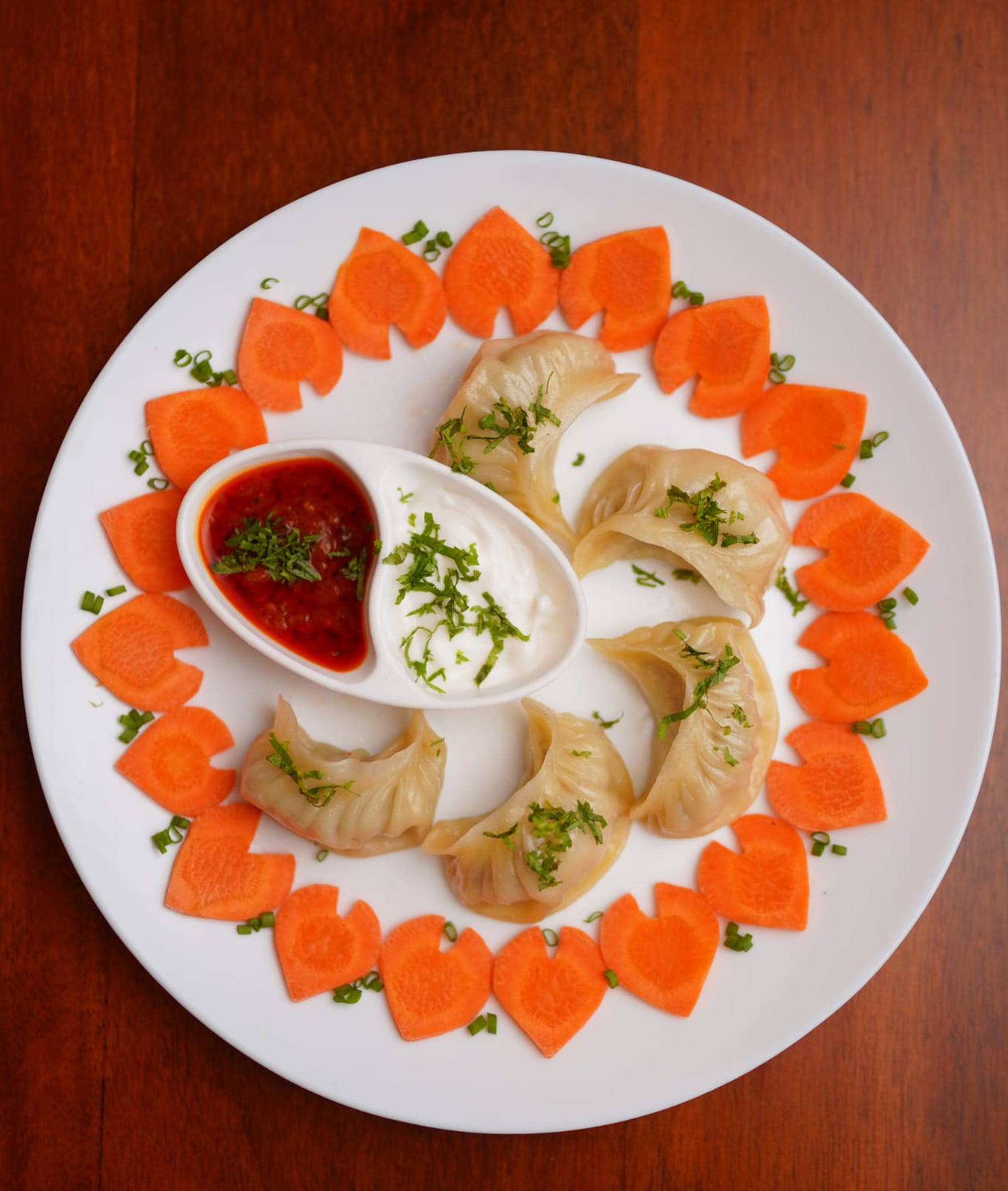 VEG MIKI MOMO - Logo