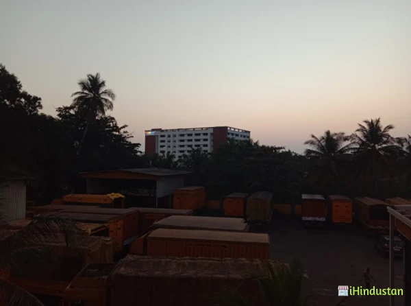 VIBGYOR Roots and Rise School, Kulur, Mangalore - Logo