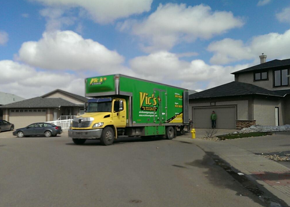 Vic&s;s The Moving Man - Logo