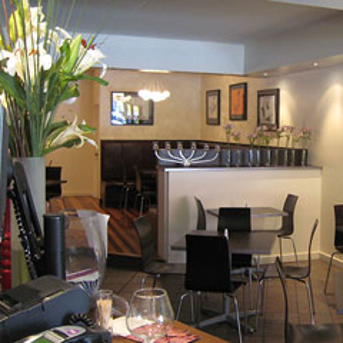 Vine Restaurant - Logo