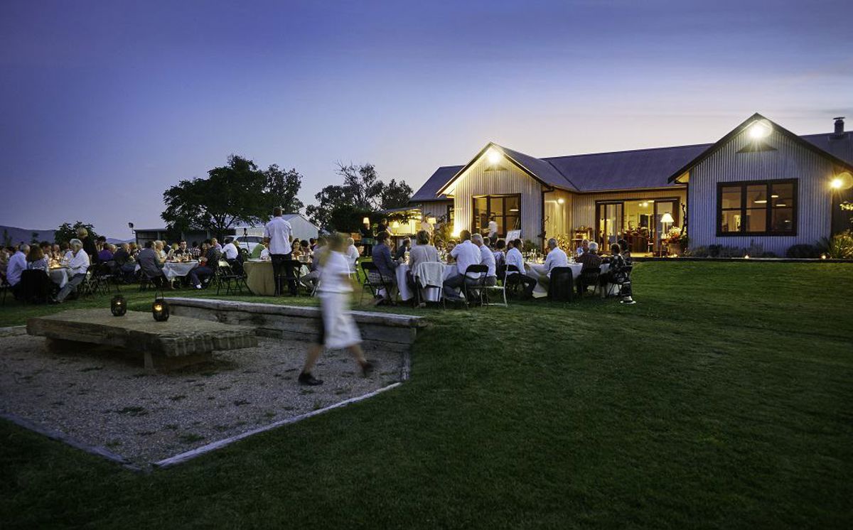 Vine Restaurant & Bar at Parklands Resort - Logo