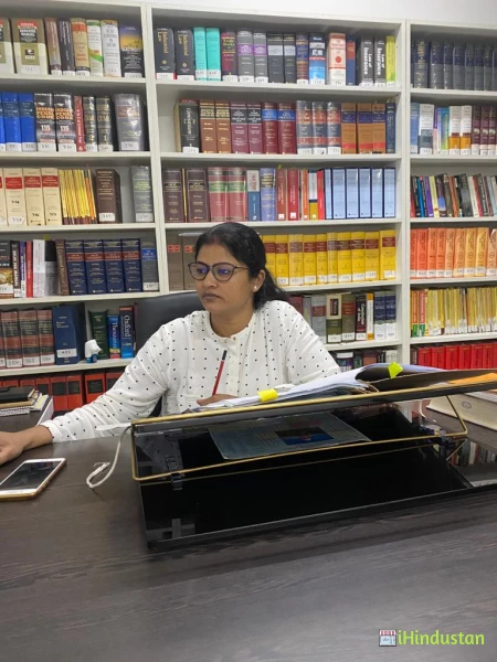 Vinita Singh, Advocate - Logo