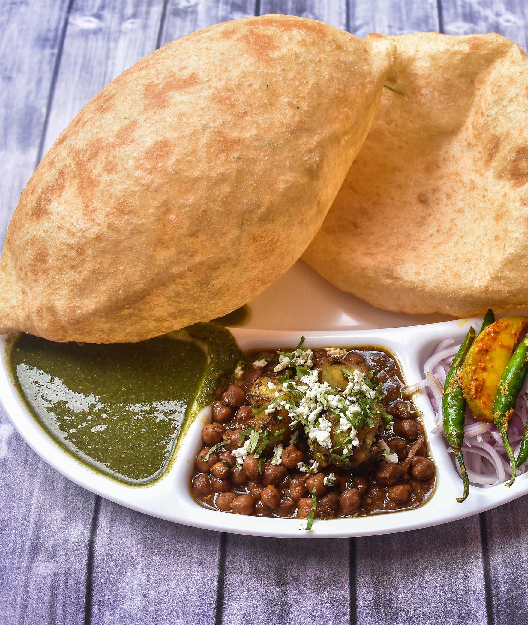 Vinod Kachori wala - Logo