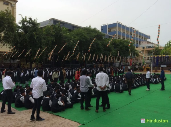 Vivekananda Vidyanikethan High School Karimnagar - Logo