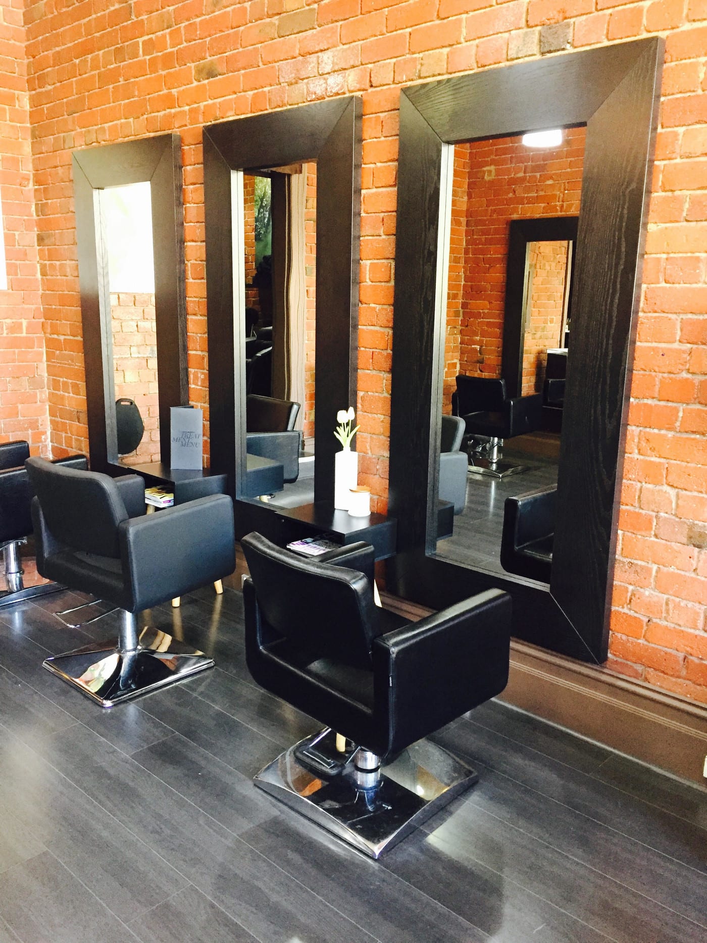 Vogue Avenue Hair - Logo
