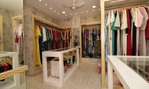 Voila Boutique - Logo