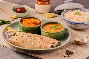Voosh Thalis & Bowls - Logo
