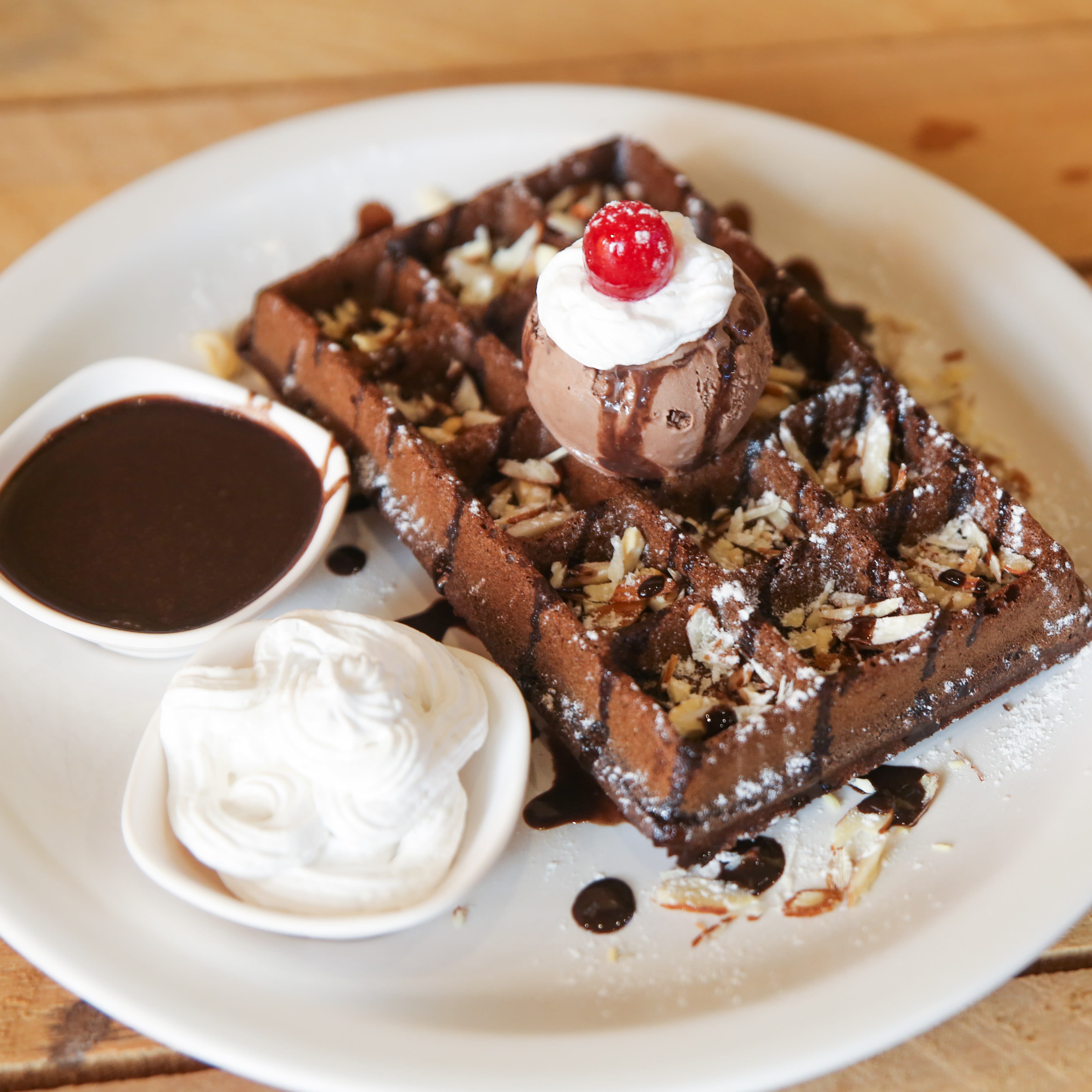 Waffle N Creme - Logo