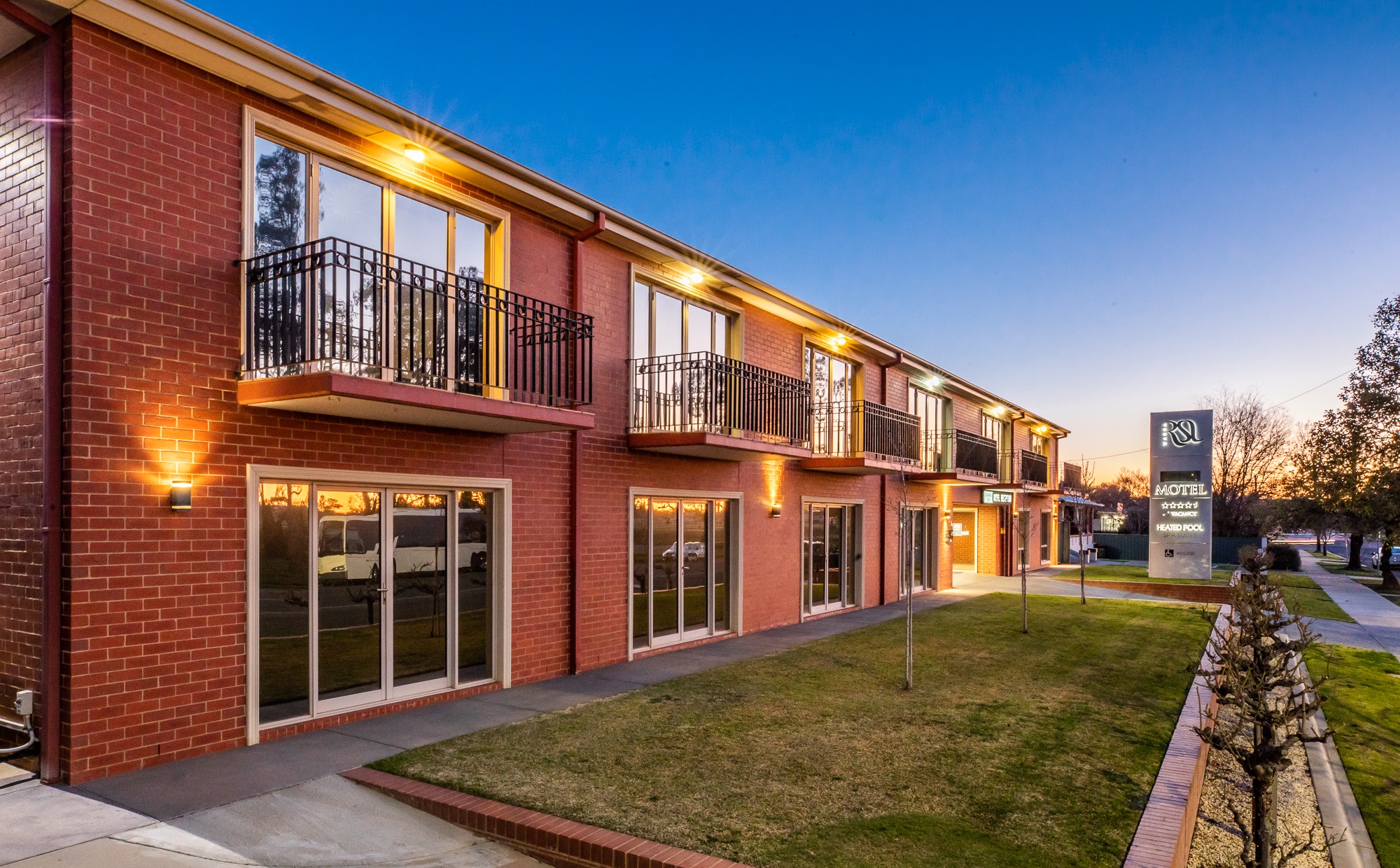 Wagga RSL Motel & Apartments - Logo