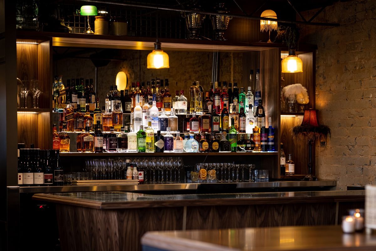 Wakefield's Bar & Wine Room - Logo
