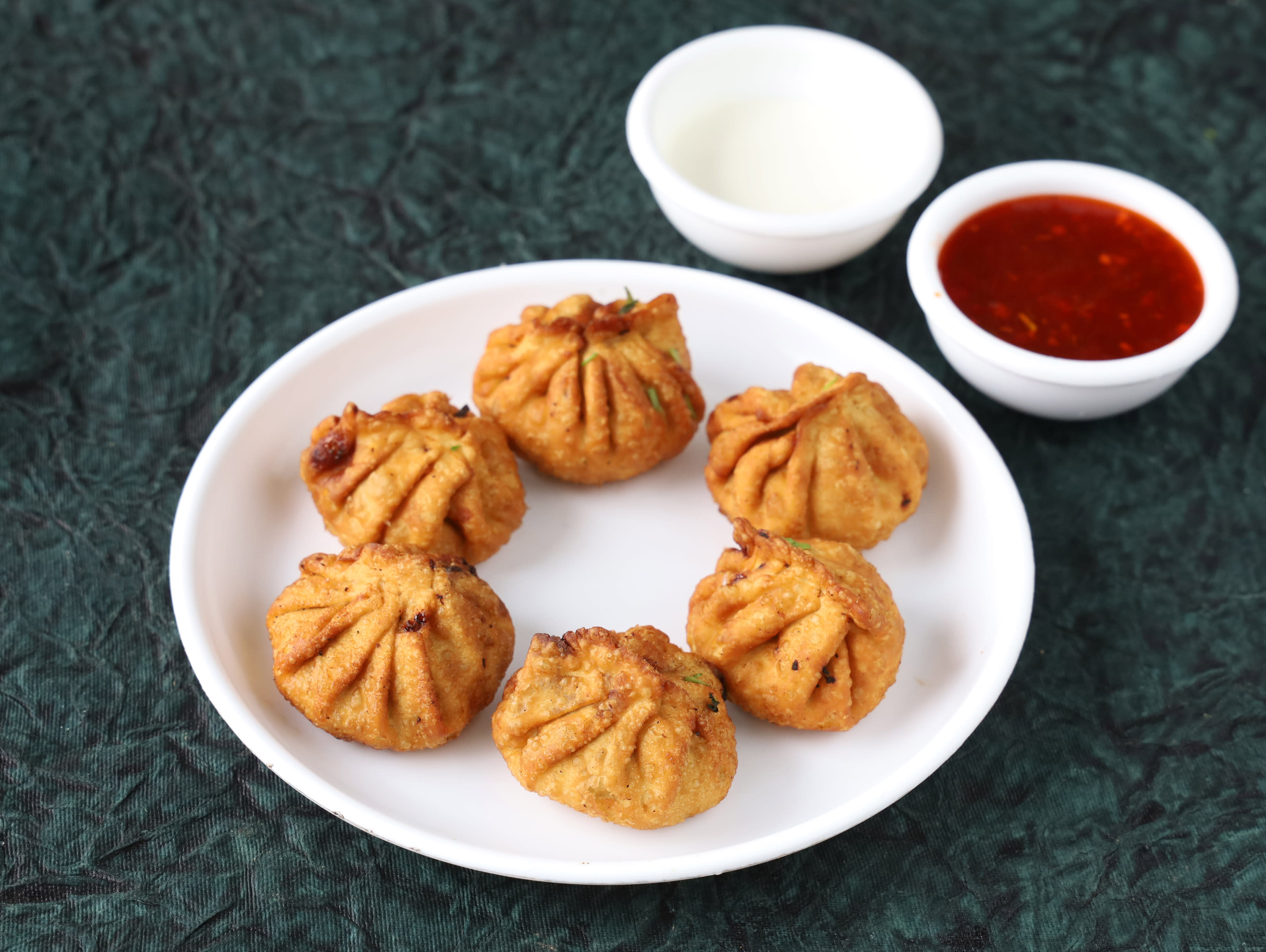 Walking momos - Logo