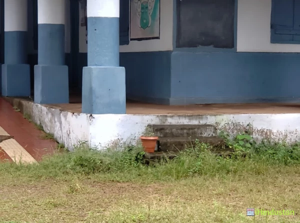 Wardha model up school - Logo