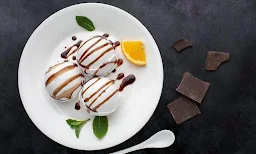 Wee Real Ice-Cream - Logo