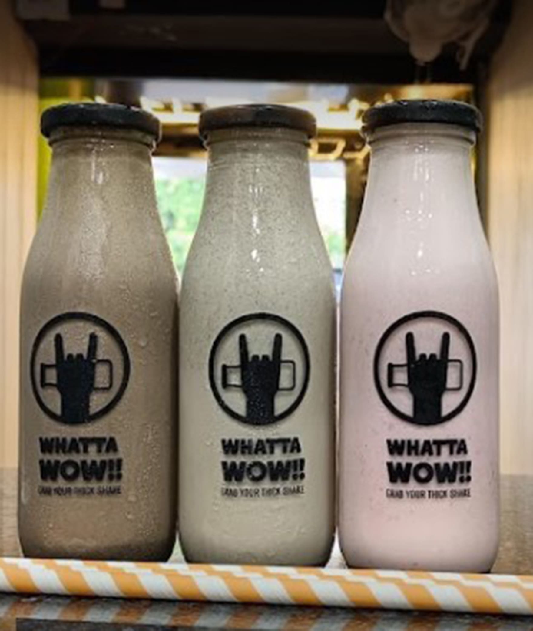 WHATTAWOW - Logo
