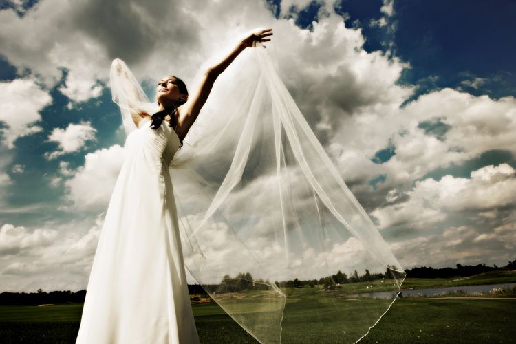 Where Heavens Meets Earth Photography&a;Video - Logo