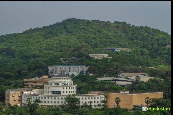 Whistling Woods International - Logo