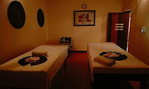 White Candle Spa - Logo