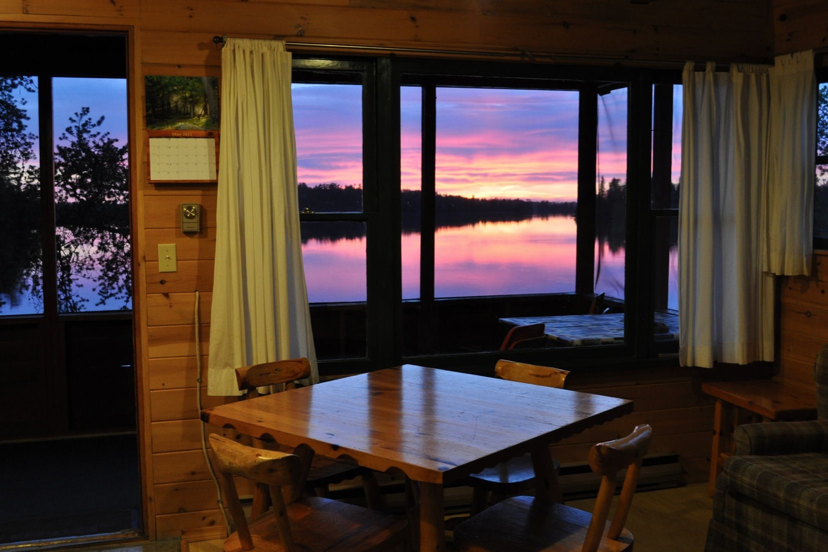 White Pine Lodge - Logo
