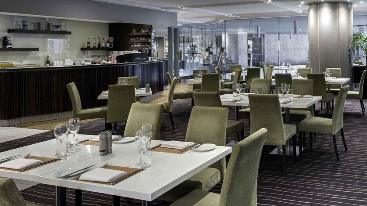 Windows at Pullman Sydney Hyde Park - Logo