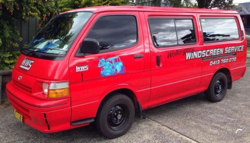 Wollongong Windscreen Service - Logo