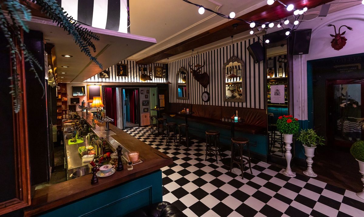 Wonderland Bar - Logo