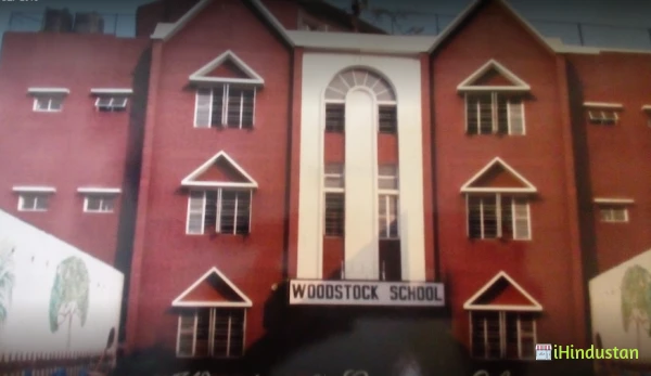 WOODSTOCK SCHOOL - Logo