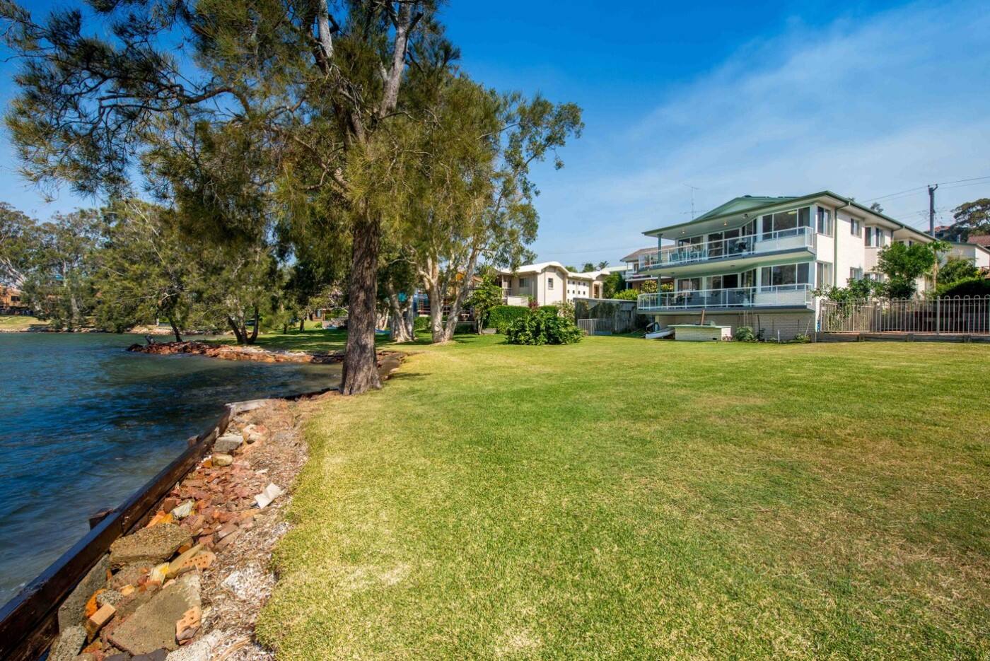 Woodys Place - Cover photo
