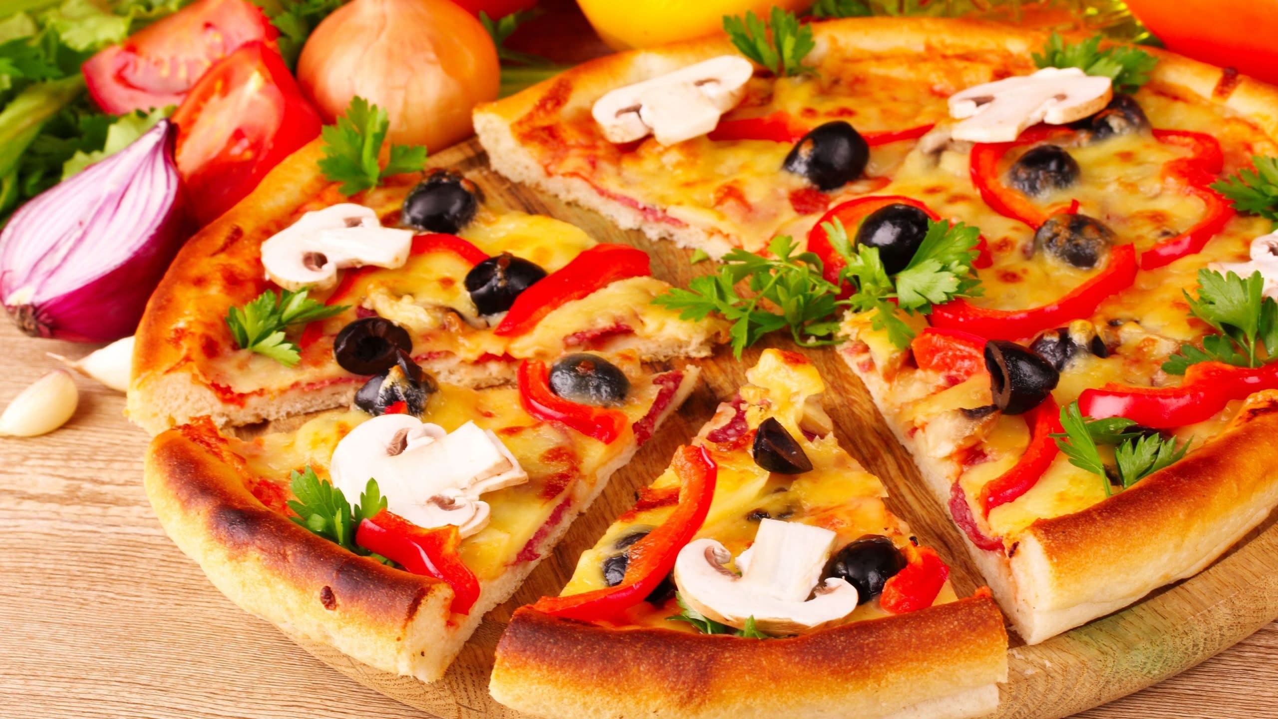 WOW CAKE AND PIZZA - Logo