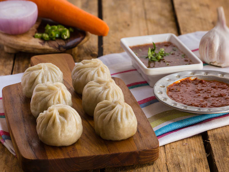 Yalla Momos - Logo
