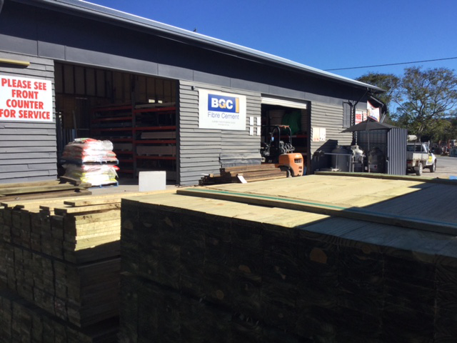 Yandina Hardware - Logo