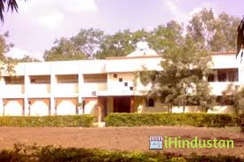 Yashwantrao Chavan College - Logo