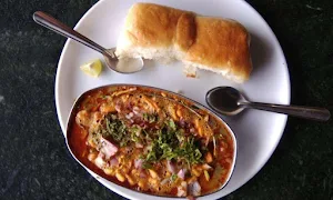 Yeva Konkan Aaploch Aasa - Cover photo