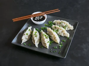 Yo! Chinese Hut - Logo
