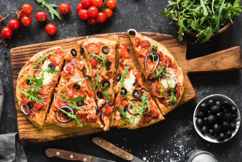 Your's Pizzas - Logo