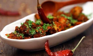 Yum In Tum - Logo