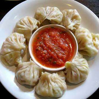 YUMMY MOMOS - Logo