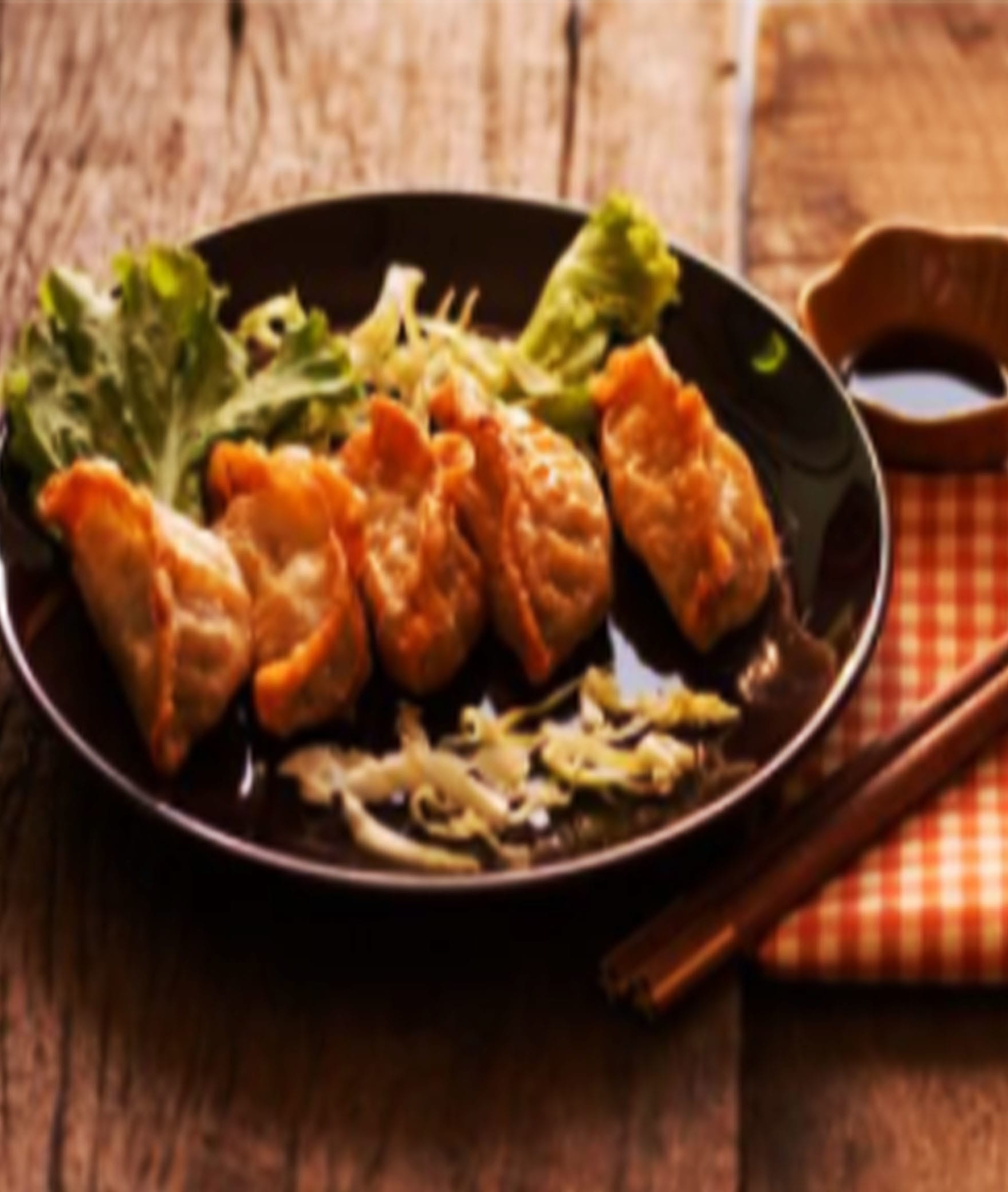 Yummy Momos - Logo