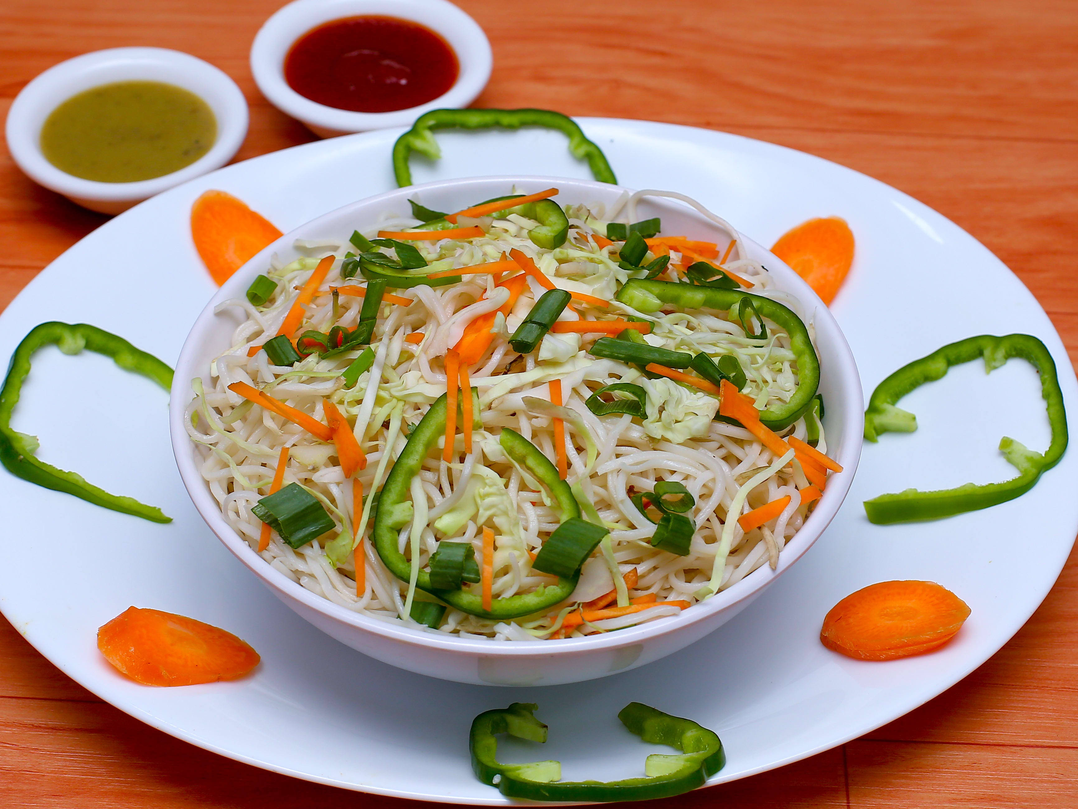 YUMMY NOODLE - Logo