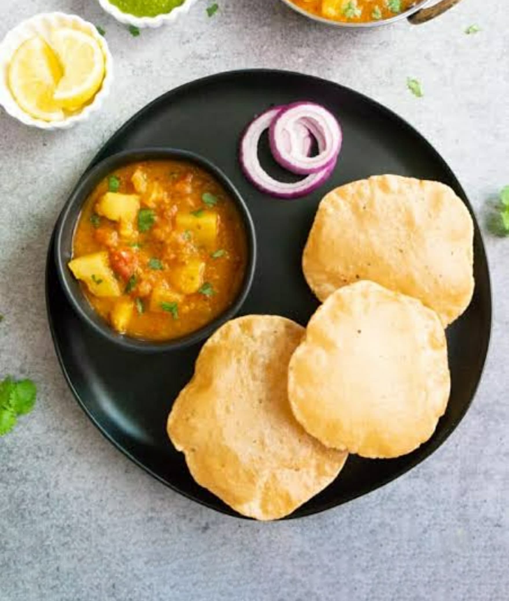 Yummy Tiffin - Logo